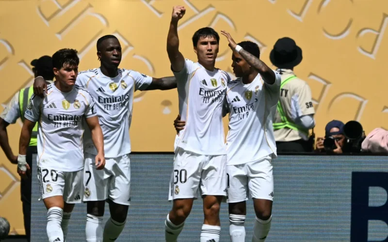 صفقات محتملة.. تشيلسي يفاوض نجم ريال مدريد وعرض إنجليزي للاعب برشلونة